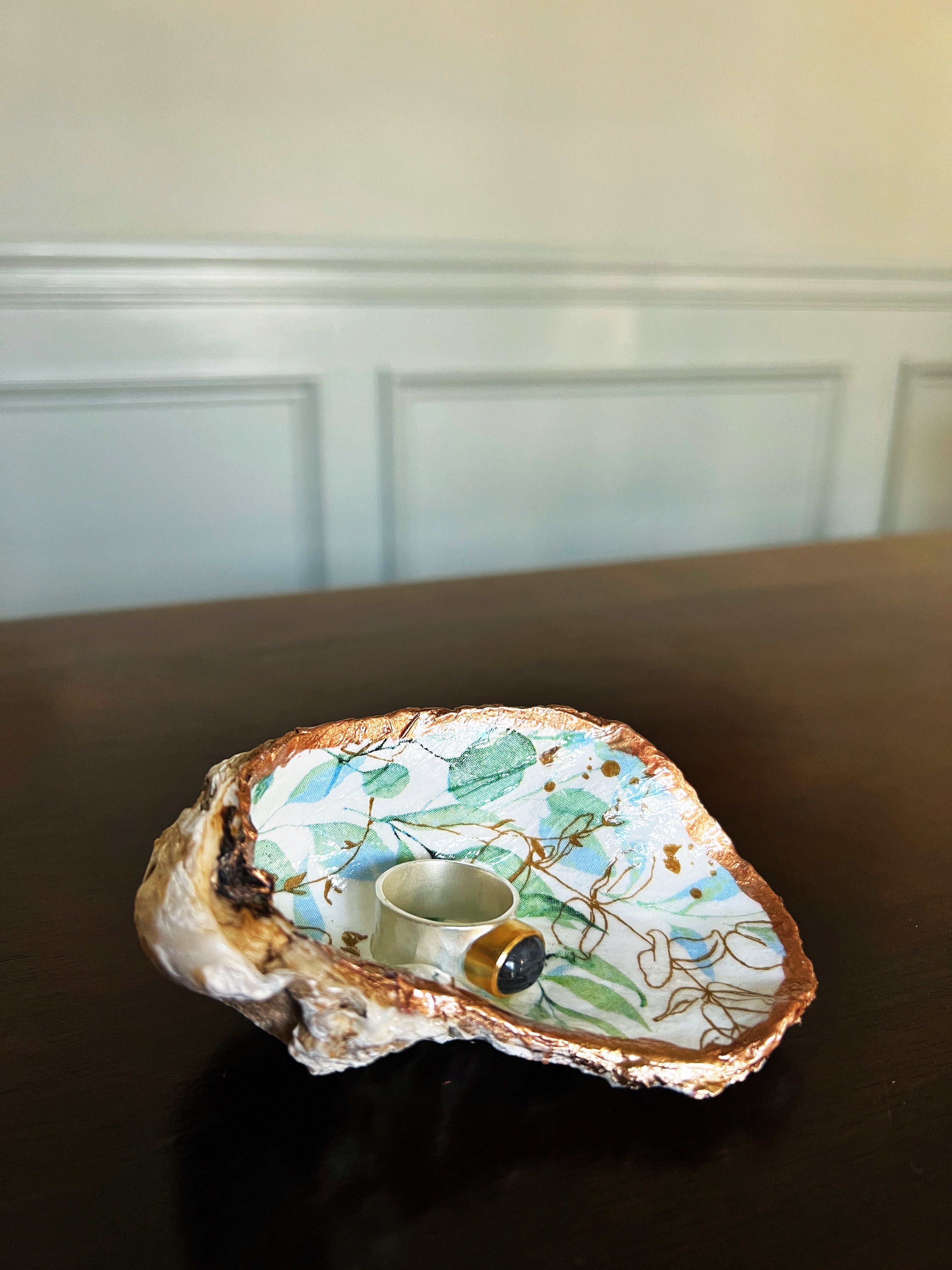 Golden Eucalyptus (Oyster)