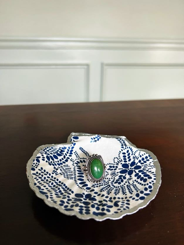 Blue & White (Scallop)